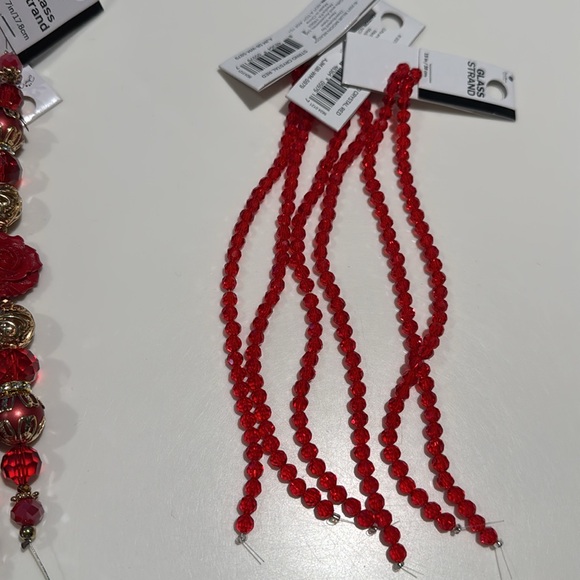Elegant Red and Gold Beads - Picture 3 of 9